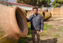 Antonio Serrano, guardián de tinajas centenarias