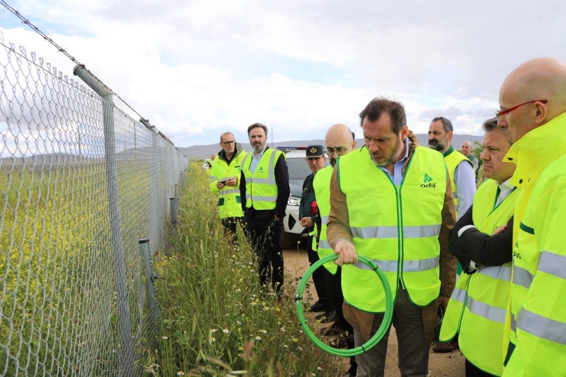 Óscar Puente: “La hipótesis más posible es la voluntad deliberada de causar un daño en esta vía”