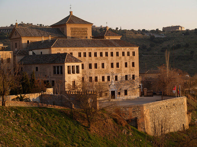 Las Cortes de Castilla-La Mancha celebran el 31 de Mayo con iluminación del Convento de San Gil, ‘puertas abiertas’ y una campaña que valora el refuerzo de la autonomía
