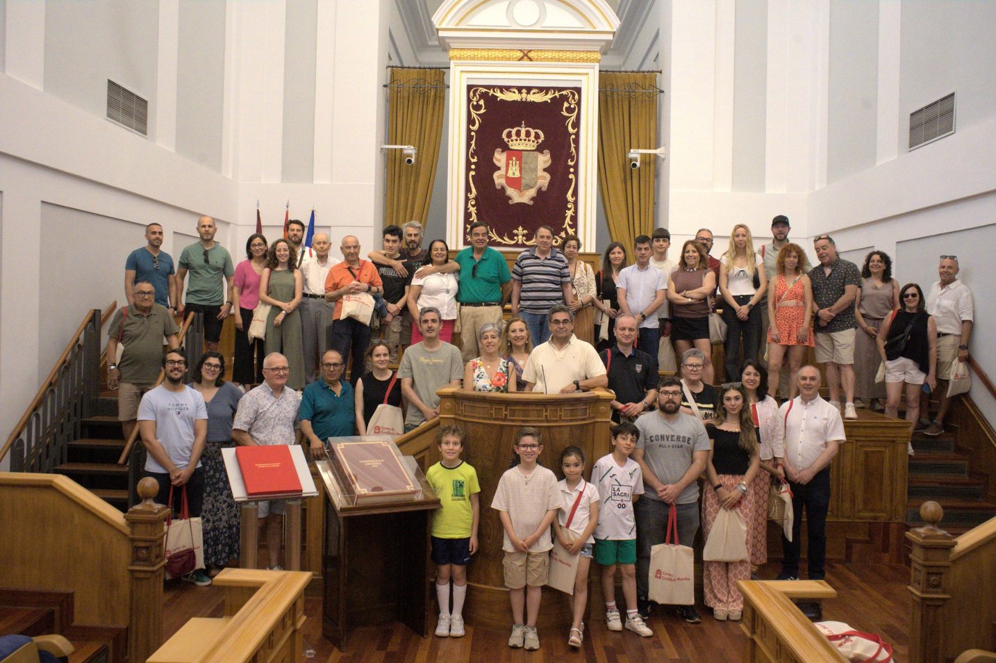 Las Cortes de Castilla-La Mancha acogen con éxito una jornada de Puertas Abiertas con motivo del Día de la Región