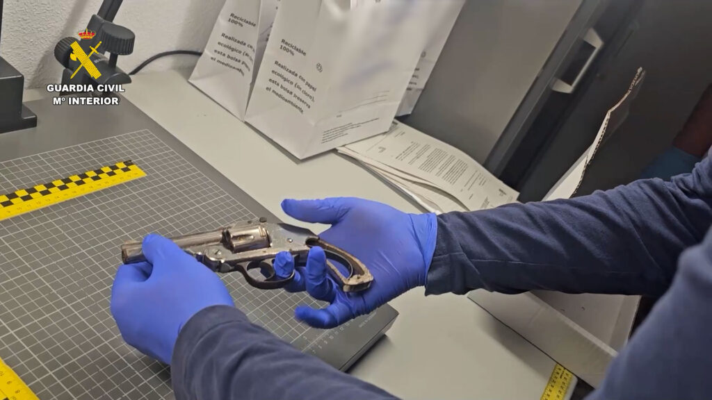 detenidos por disparo en la cabeza