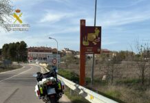 La Guardia Civil detiene a tres personas que circulaban con un vehículo sustraído tras darse a la fuga en un control de alcoholemia y “saludar” a los agentes