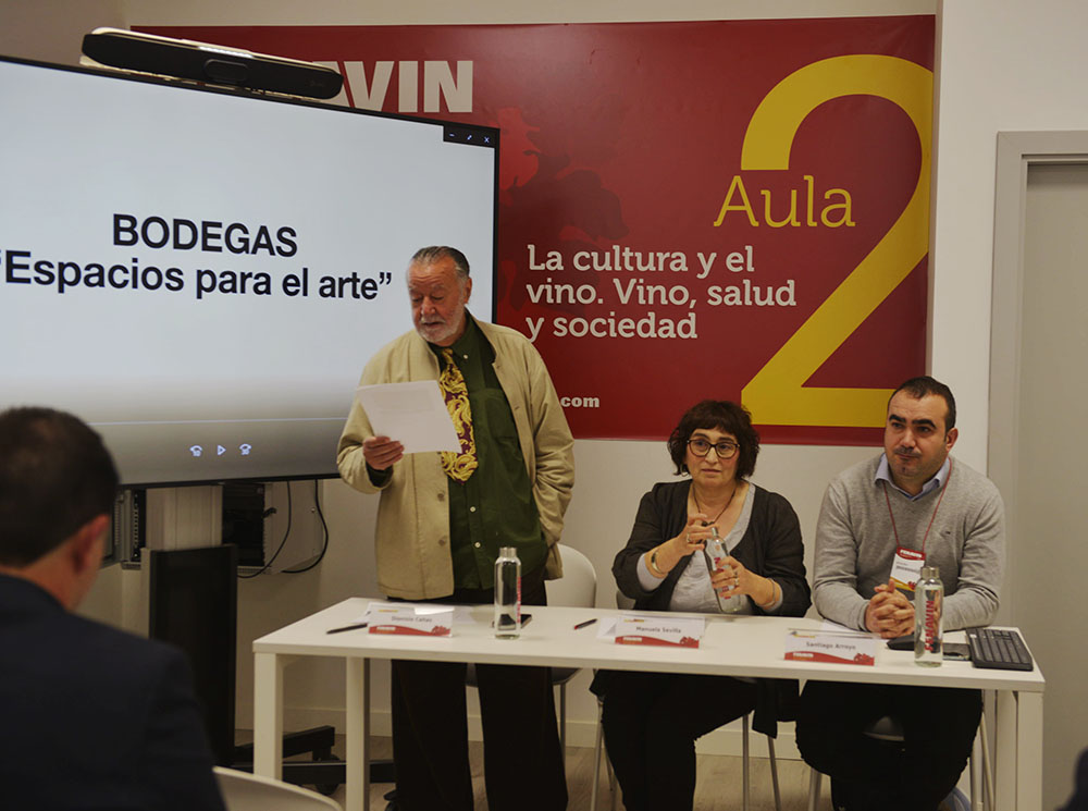 Dionisio Cañas pone en valor la bodega abandonada y centenaria de la Virgen de las Nieves donde se conserva una de las cuevas hechas a mano más grandes de la región