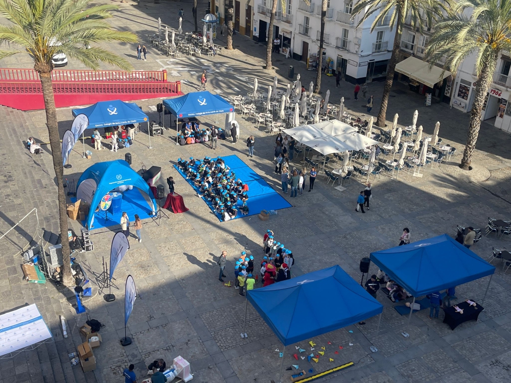 La enfermería sale a la calle para difundir la ciencia del cuidado y reivindicar que sin una apuesta seria por la profesión está en jaque la salud de millones de personas
