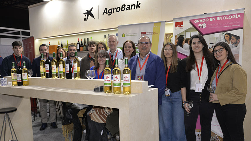 Estudiantes del Grado en Enología de la UCLM presentan a la sociedad sus vinos en FENAVIN