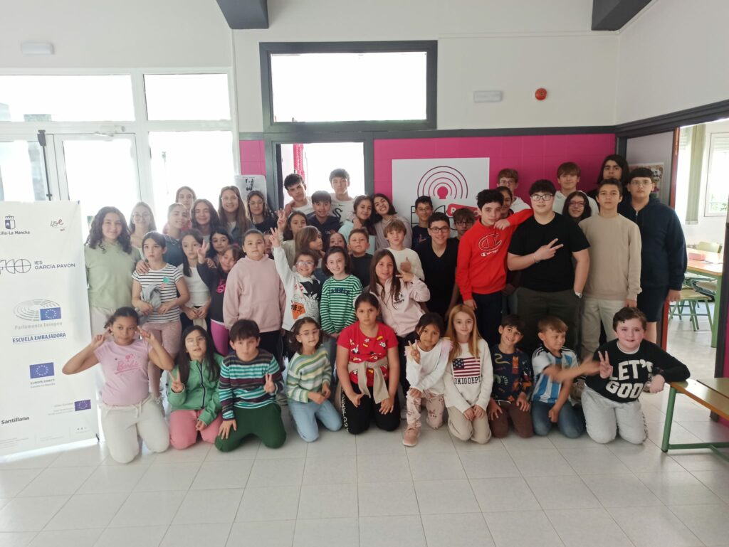 Los colegios Félix Grande e IES García Pavón celebran el Día de Europa con una serie de pódcast colaborativos sobre la Unión Europea