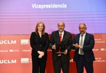 José Luis Martínez Guijarro y Sara Simón asisten al acto de reconocimiento de mecenas de la UCLM en Albacete