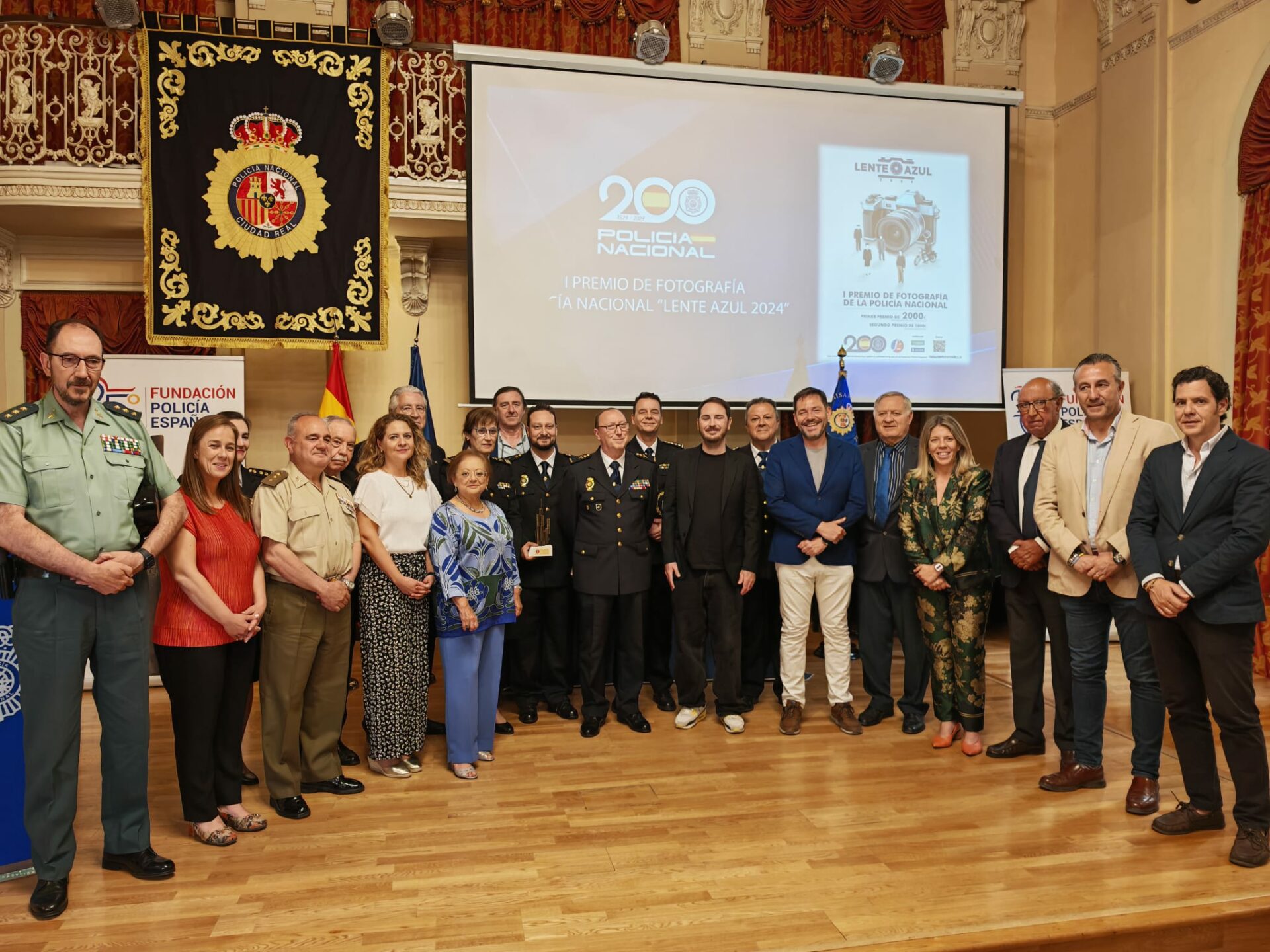 Jiménez felicita a la Policía Nacional por la creación de un premio nacional que fotografía su vocación social