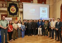 Jiménez felicita a la Policía Nacional por la creación de un premio nacional que fotografía su vocación social