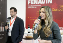 La chef María Morales ofrece en FENAVIN un exclusivo showcooking donde se ha maridado tradición con el vino «Lienzo» de la Cooperativa Virgen de las Viñas de Tomelloso