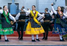 El XXVIII Festival Folklórico de Mayos Manchegos llenó de tradición la Cueva de Medrano