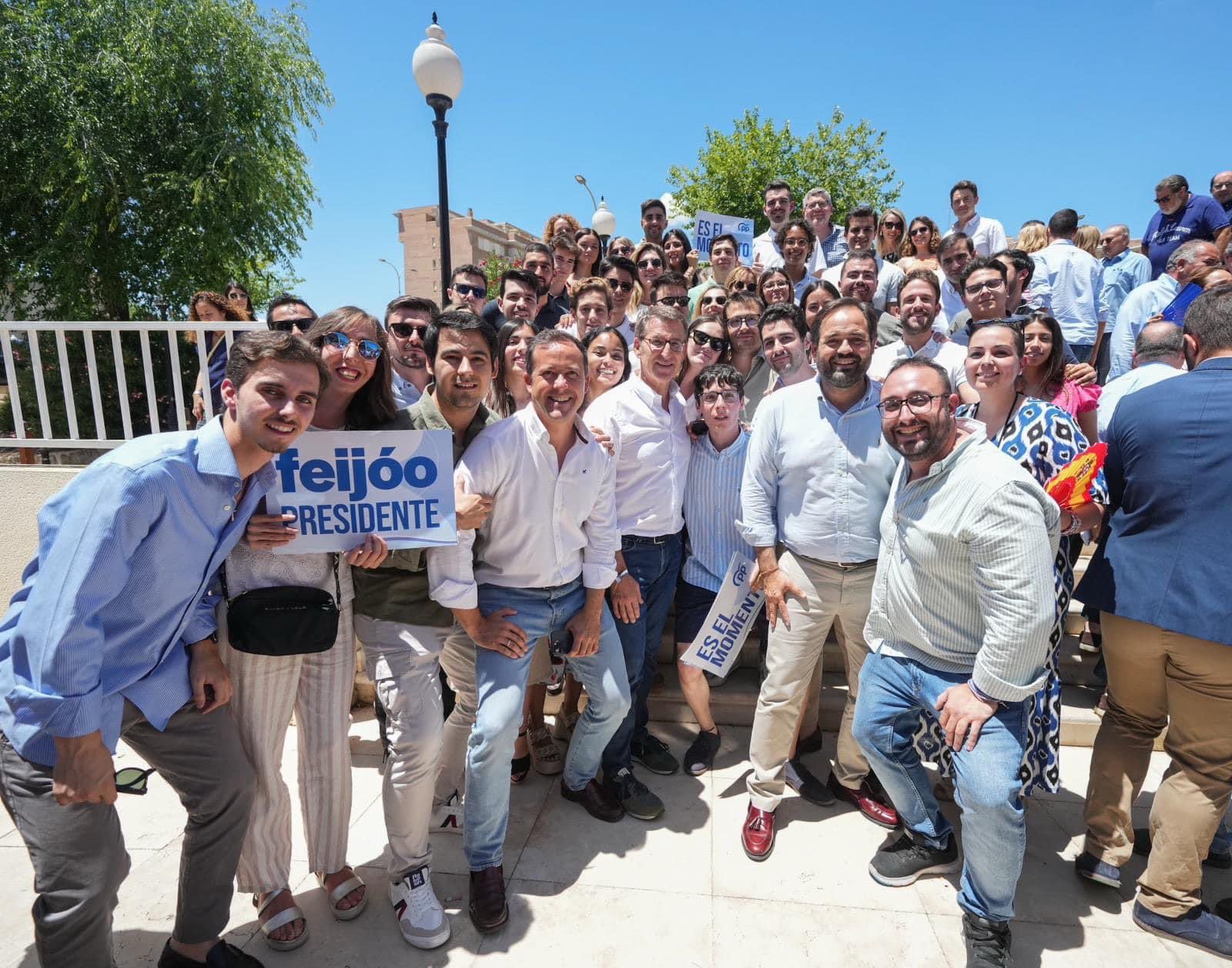 NNGG Castilla-La Mancha entrega más de 700 avales en apoyo a Alberto Núñez Feijóo como presidente del Partido Popular de España