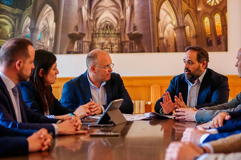 Núñez destaca que el nuevo Estatuto dota de modernidad a Castilla-La Mancha y adapta la región al siglo XXI