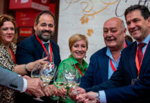 Núñez destaca su compromiso con el vino y señala la necesidad de frenar el nuevo sistema de etiquetado que sería perjudicial para el sector