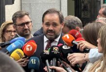 Núñez denuncia la hipocresía de Page al que reclama que ponga sus votos a disposición de España “y no de Sánchez”