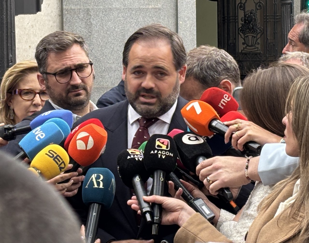 Núñez denuncia la hipocresía de Page al que reclama que ponga sus votos a disposición de España “y no de Sánchez”