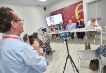 Periodistas especializados se citan en FENAVIN para impulsar una comunicación del vino más moderna