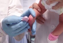 Castilla-La Mancha amplía hasta 30 las enfermedades metabólicas a detectar a través de la prueba del talón