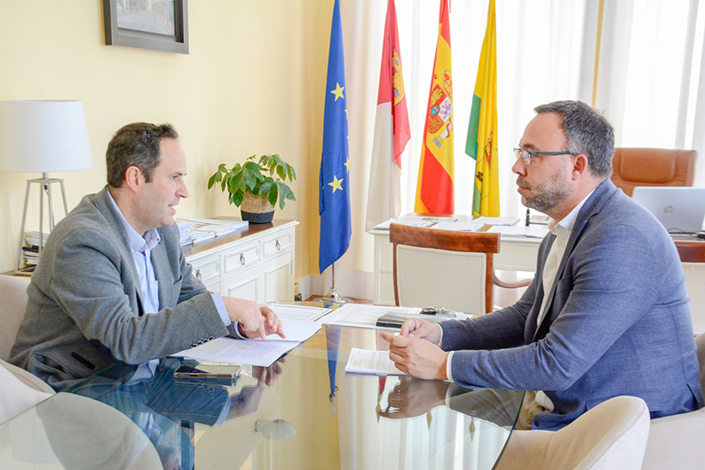 El alcalde de Tomelloso se reúne con el diputado regional José Antonio Martín-Buro para abordar temas sociales clave