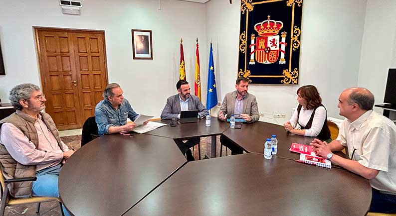 El subdelegado del Gobierno se reúne con sindicatos ferroviarios para abordar la situación de la estación de Ciudad Real