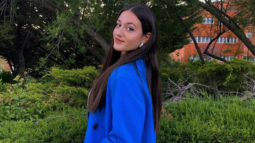 La estudiante de la UCLM Sandra Muelas presenta la obra “Cartas sin remitente” en el campus de Cuenca