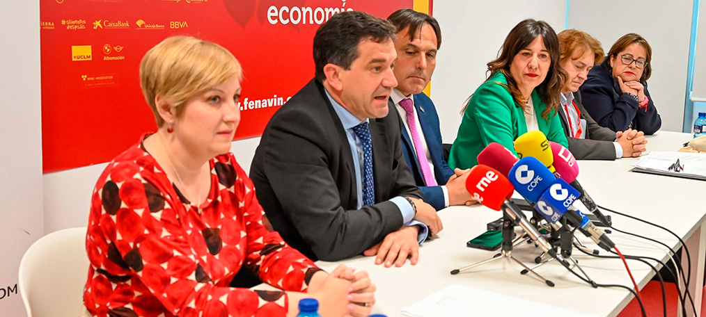 Valverde pone en valor el esfuerzo y trabajo que realiza la DO La Mancha, “embajadores de nuestra provincia y región”