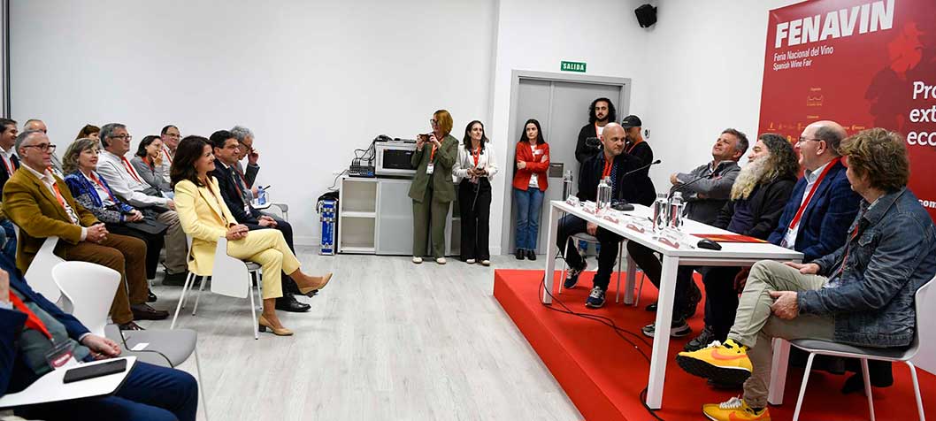 Valverde asiste a un homenaje a Raúl Pérez, 