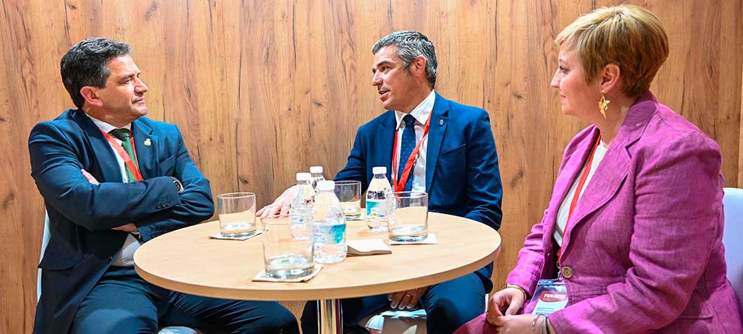 Valverde comparte con el Gobierno de Canarias impresiones sobre la situación y el futuro del vino español