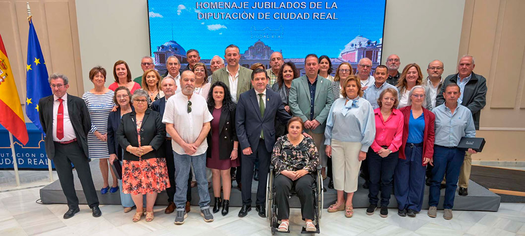 Valverde agradece el trabajo y esfuerzo de los empleados de la Diputación de Ciudad Real jubilados en el año 2022