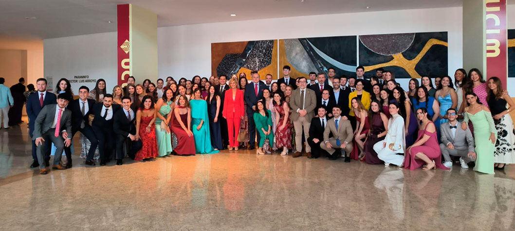 Valverde pide en la graduación de la X promoción de Medicina “una carrera profesional que haga justicia al esfuerzo que se realiza”