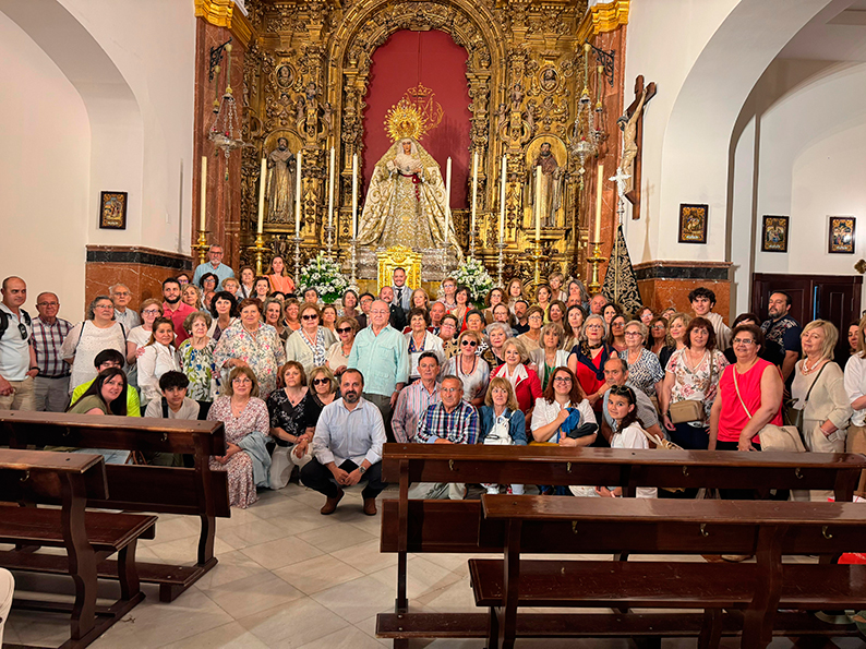 Más de un centenar de vecinos de Corral de Calatrava disfrutan de una emotiva peregrinación a Sevilla con motivo del Jubileo de la Esperanza