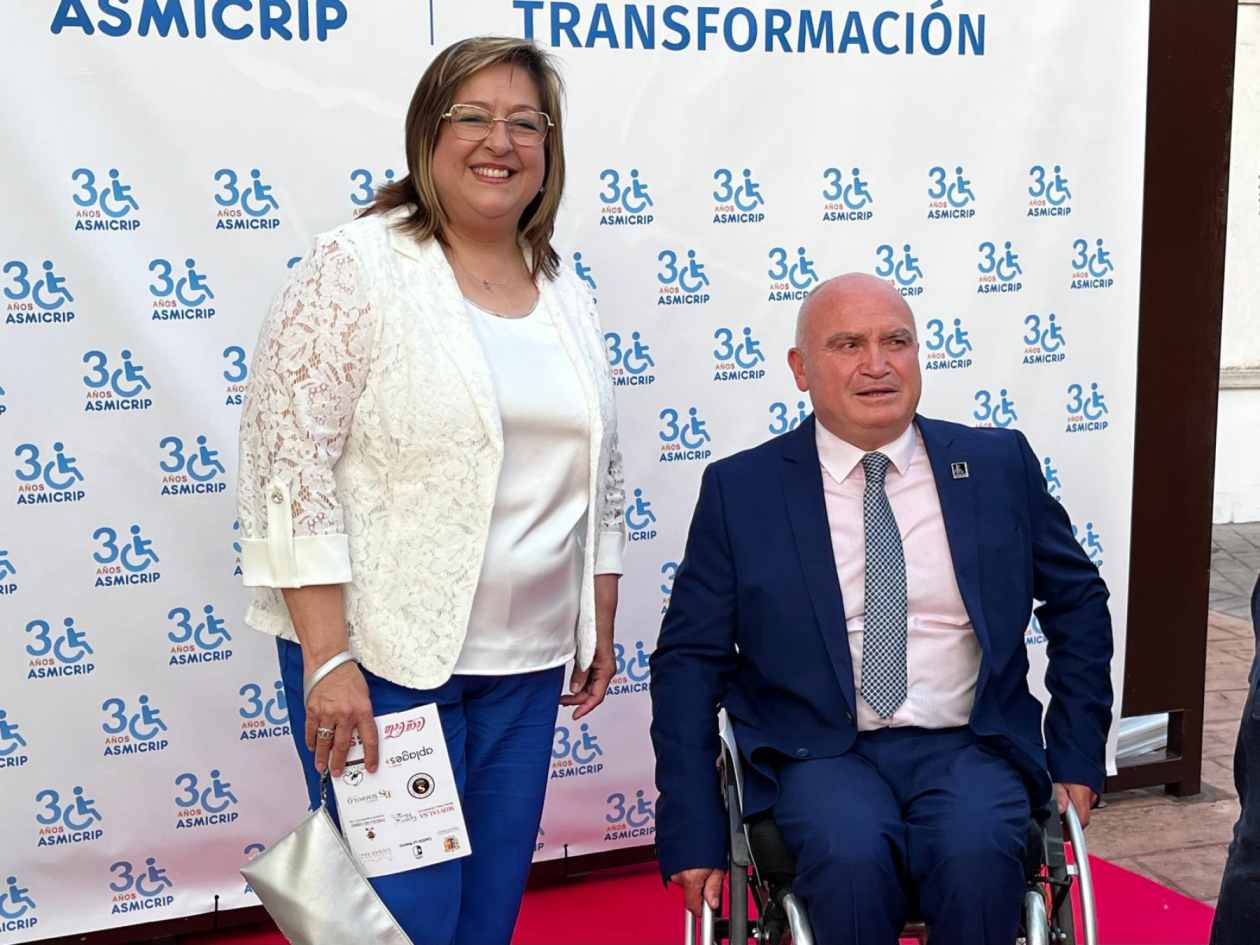 La Diputación de Ciudad Real muestra su apoyo a las asociaciones del tercer sector que trabajan por mejorar la vida de las personas con discapacidad y por la plena inclusión en la gala del 30 aniversario de ASMICRIP