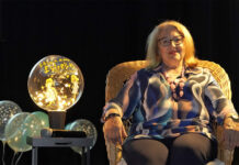 Con Aurora Rey Aragón se inicia el ciclo de firmas en la caseta de Lo Que Te Da La Gana y Grupo Oretania en la FELIP’37