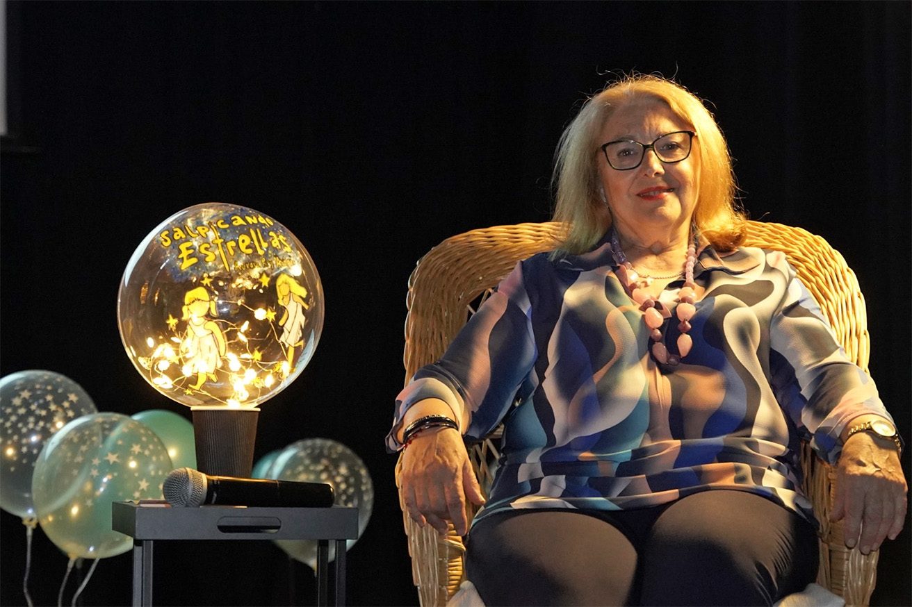 Con Aurora Rey Aragón se inicia el ciclo de firmas en la caseta de Lo Que Te Da La Gana y Grupo Oretania en la FELIP’37