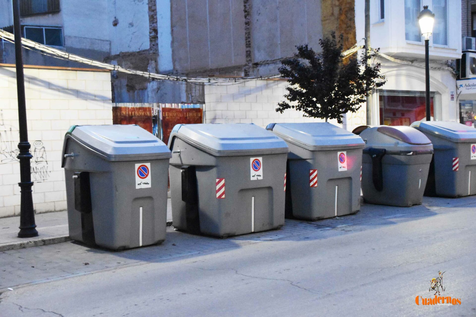 El Ayuntamiento de Tomelloso recuerda la prohibición de depositar muebles, electrodomésticos y voluminosos en los contenedores de la vía pública