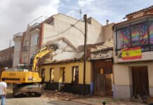 Calzada de Calatrava da un gran paso hacia el nuevo Centro de Día con el derribo del emblemático edificio de La Obrera