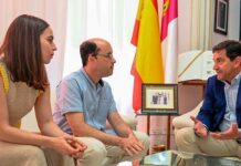 Valverde muestra la total colaboración de la Diputación de Ciudad Real para la creación de un centro de día en Arenales de San Gregorio