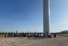 Champinter pone en marcha un aerogenerador para autoconsumo en su apuesta por la sostenibilidad en la producción de champiñón