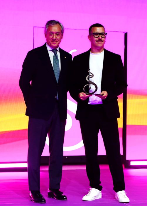 Compromiso con el talento joven: Eurocaja Rural reconoce a 'Salón 224' en los Premios San Juan 2025