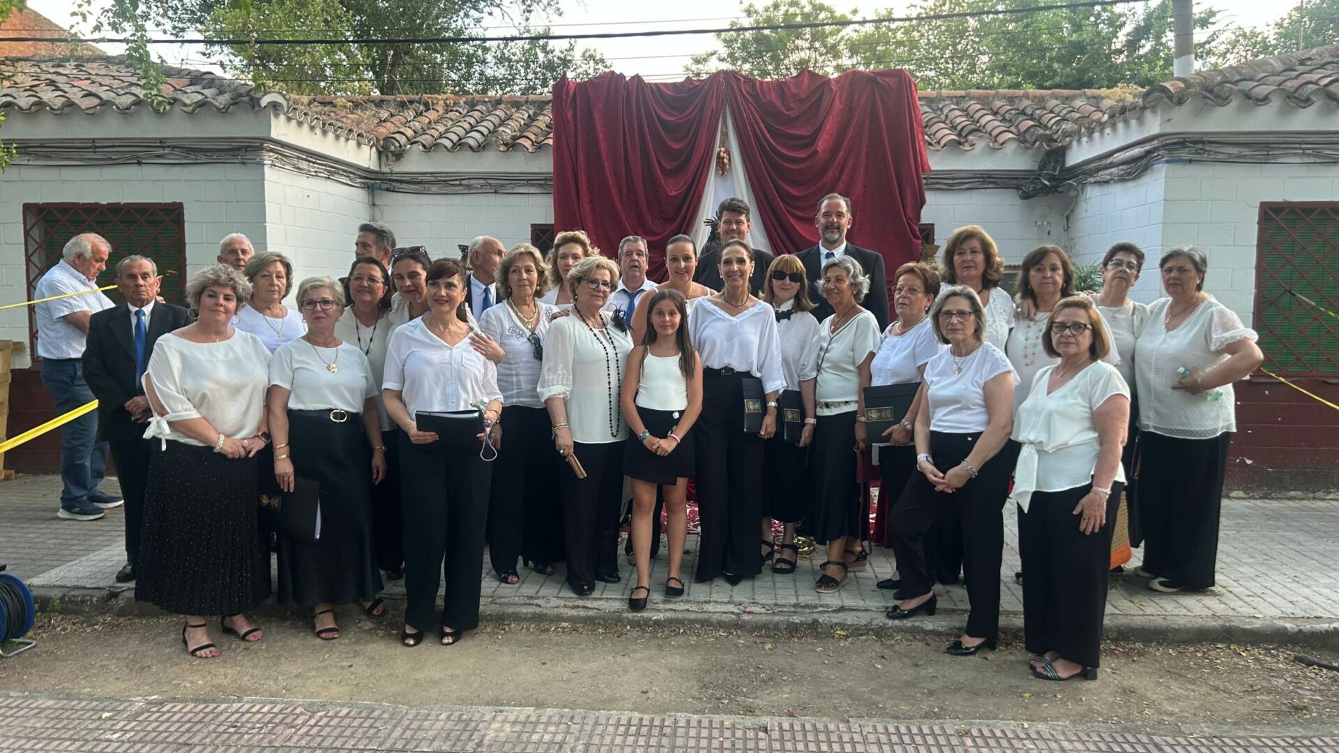 La Coral Lux Aeterna brilla en la procesión del Corpus Christi