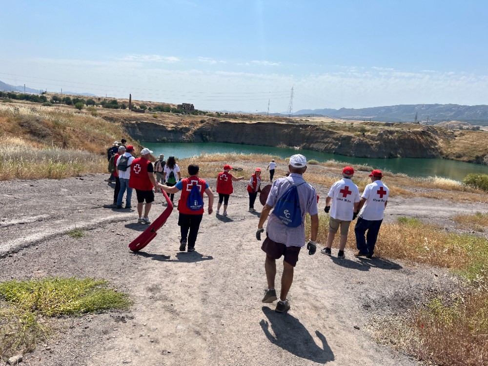 Cruz Roja vuelve este sábado a limpiar el entorno de la Laguna de la Pilarica y Riscal de Puertollano
