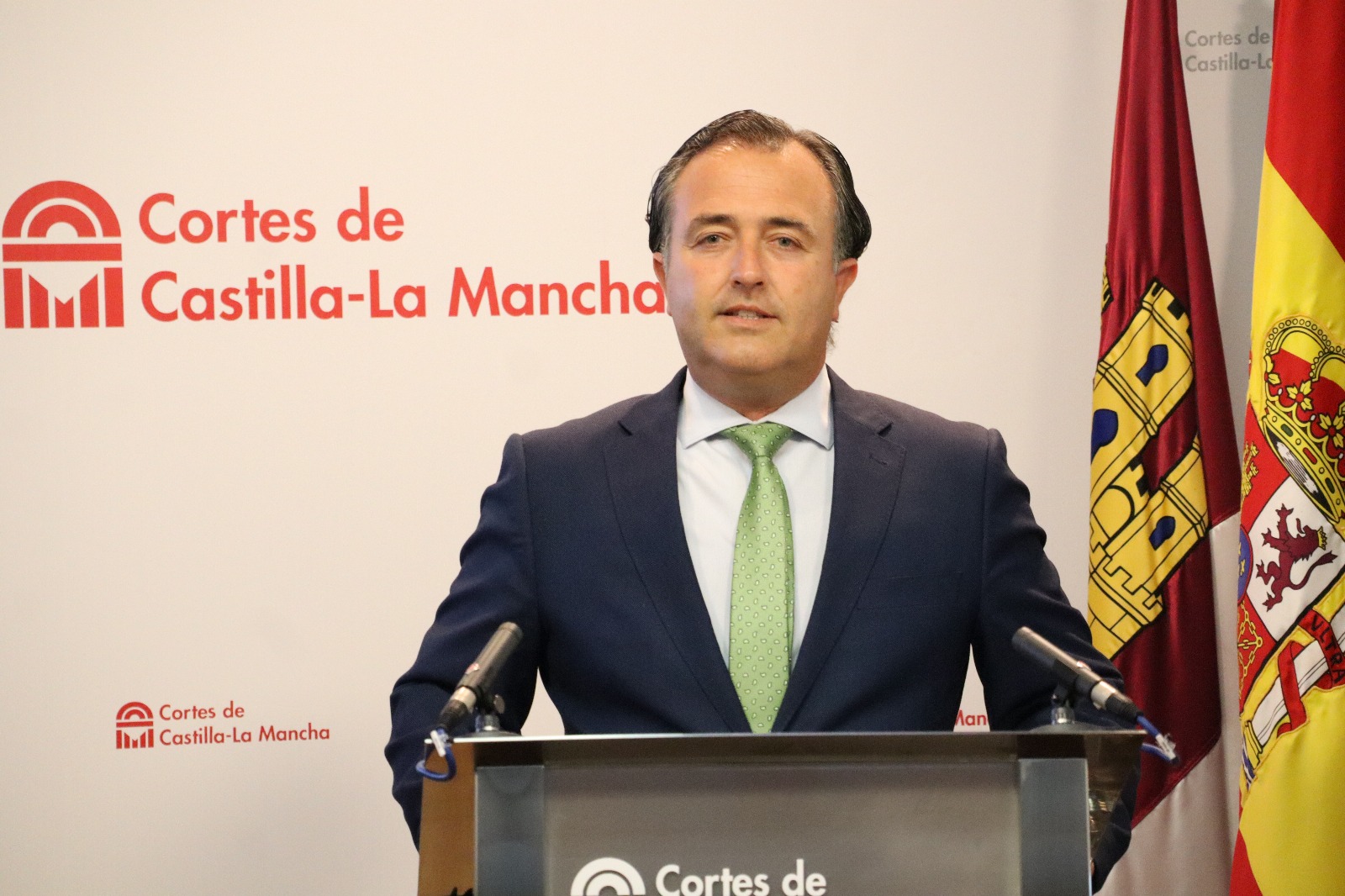 David Moreno: “PSOE Y PP pactan aumentar diputados mientras nuestros hijos estudian entre goteras”