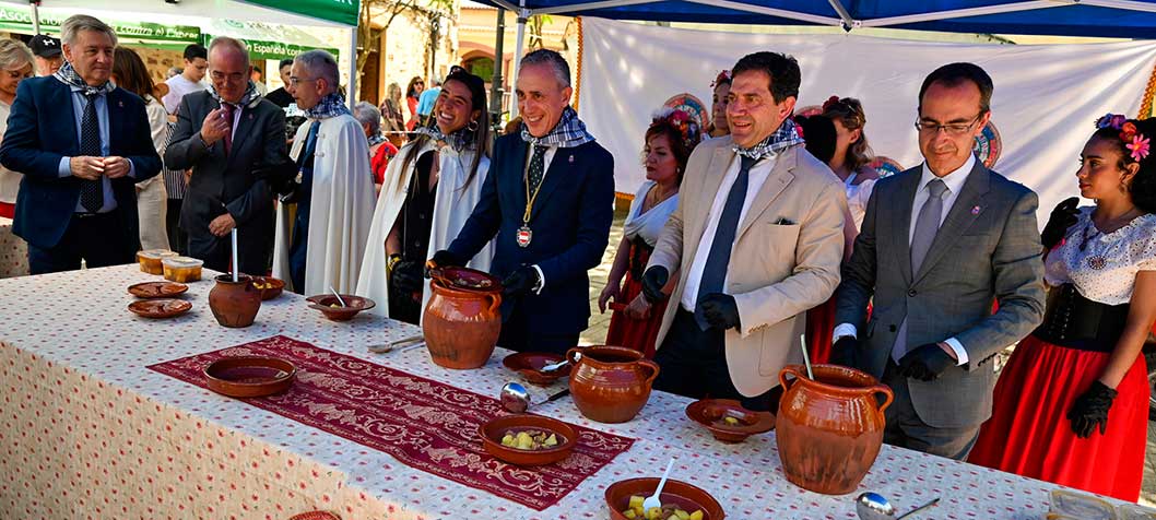 Valverde reafirma el compromiso de la Diputación con la ciudad de Puertollano en la celebración de su Santo Voto y anuncia el incremento de hasta un millón de euros para las obras del Paseo del Bosque