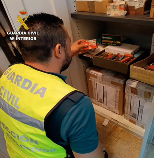 La Guardia Civil localiza dos puntos de venta y distribución de cartuchería no autorizados