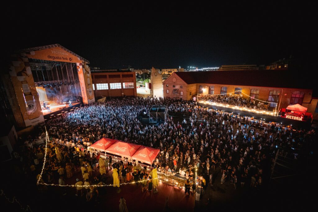 Pie de foto: Love of Lesbian. Degusta Fest (Escenario Victoria) 