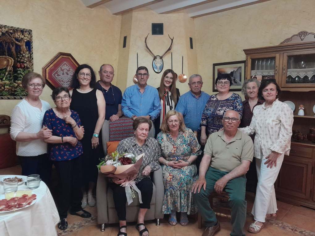 Lucía Aparicio Carrascosa, vecina de Villacañas, cumple 100 años rodeada de familiares y amigos