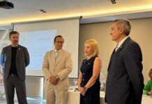 María Dolores Espinosa, Premio FEFCAM por su dedicación a la farmacia comunitaria