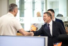 García-Page anuncia 13 millones de euros para “movilizar 100.000 ayudas en becas para libros y comedores escolares” el próximo curso