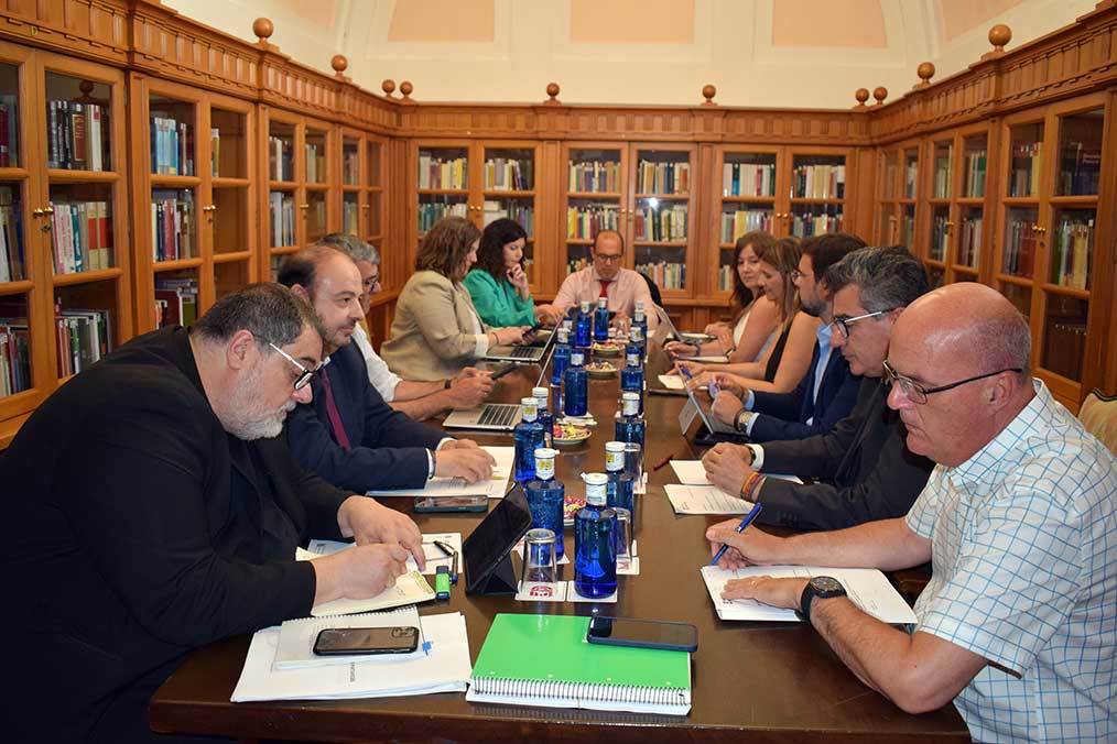 El Pleno de las Cortes de CLM debate este jueves sobre sanidad, financiación y menores migrantes