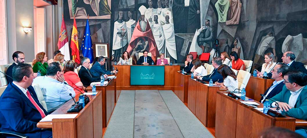 El Pleno de la Diputación de Ciudad Real destina más de 7,5 de euros para amortizar la deuda de RSU, apoyo a los ayuntamientos, promoción económica, cultural, deportiva e infraestructuras en la provincia